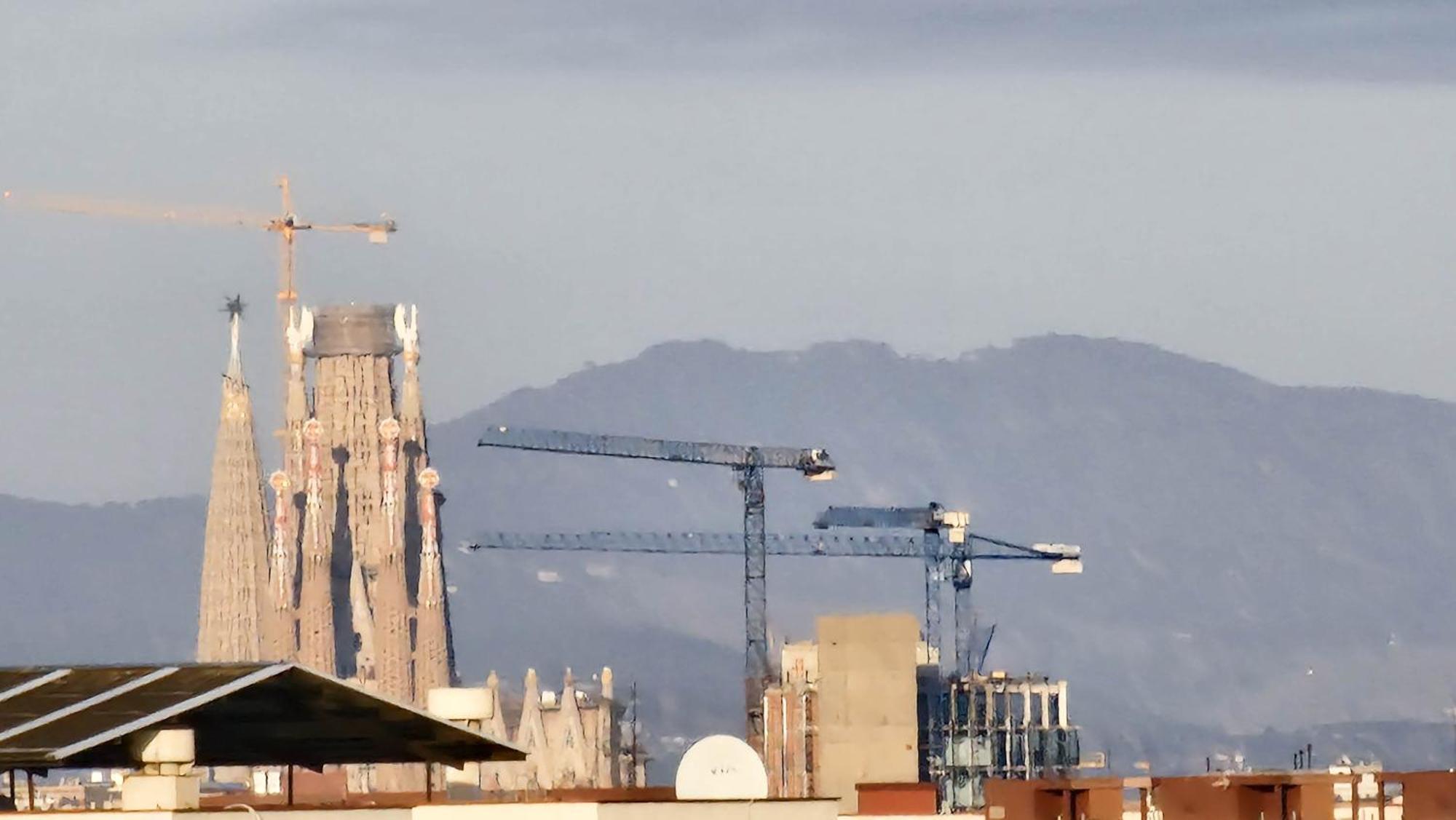 Touch The Sky L'Hospitalet de Llobregat Exterior foto
