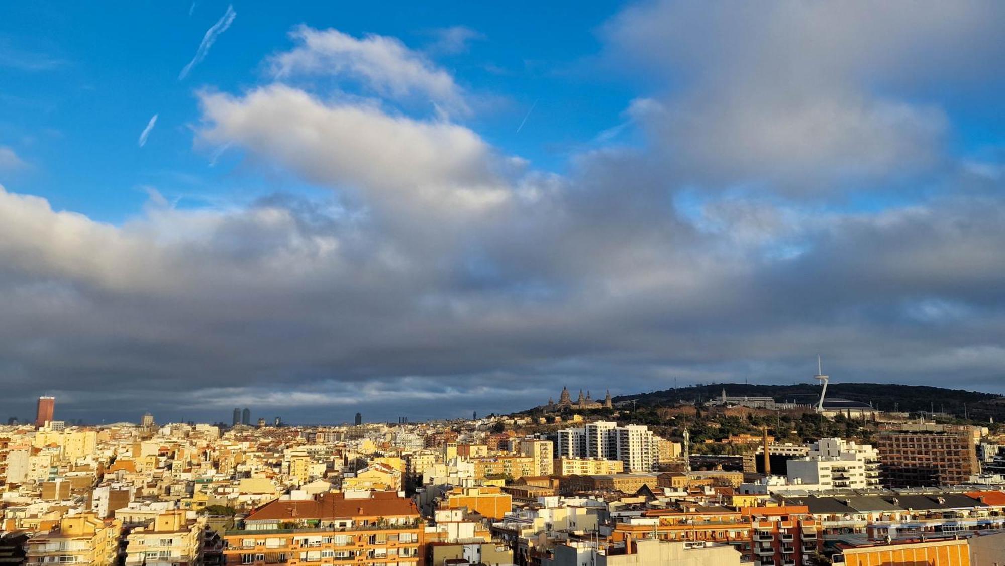 Touch The Sky L'Hospitalet de Llobregat Exterior foto